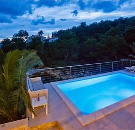 Luxury 6 Bedroom Seafront Villa with pool and Separate Apartment along Secluded Beach near Hvar Town, Sleeps 10-12